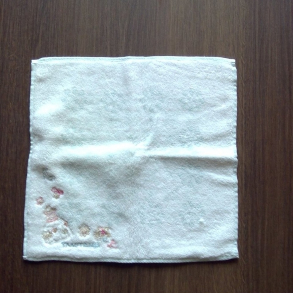 New handkerchief by jillstuart